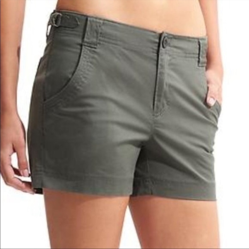 Athleta Jasper Green Mid Rise  Organic Cotton Shorts Sz 4 EUC